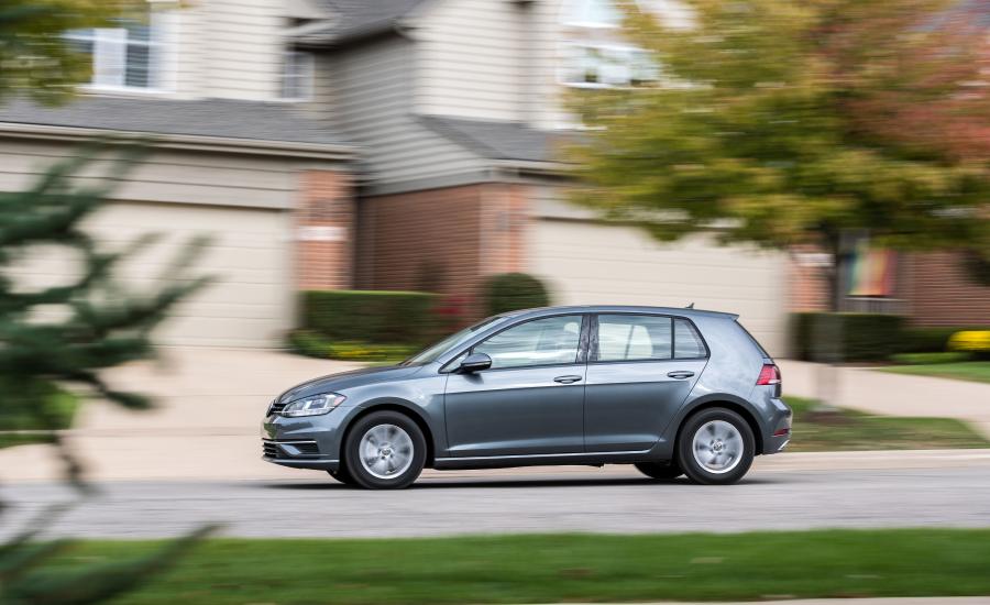 Volkswagen Golf TSI 5-Door (Typ 5G) 2017 года  (NA) (фото 32 из 47)